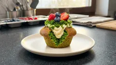 Babeczki Leśny Mech ze szpinakiem – wilgotne, zielone i z waniliowym kremem